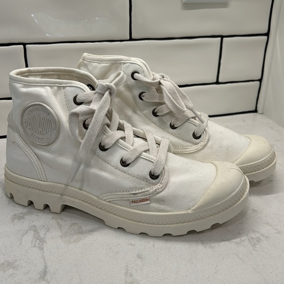 Palladium Pampa Hi L’Original size 8 White Lace Up Boots Lug Sole - Picture 15 of 16